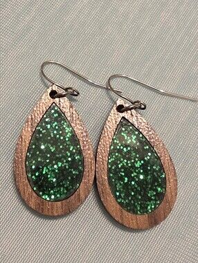 Jamielizabeth Green Teardrop Wood and Glitter Earrings - Unbranded